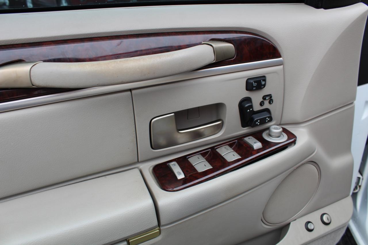 Lincoln Town Car 4dr Sdn Signature Limited 2010