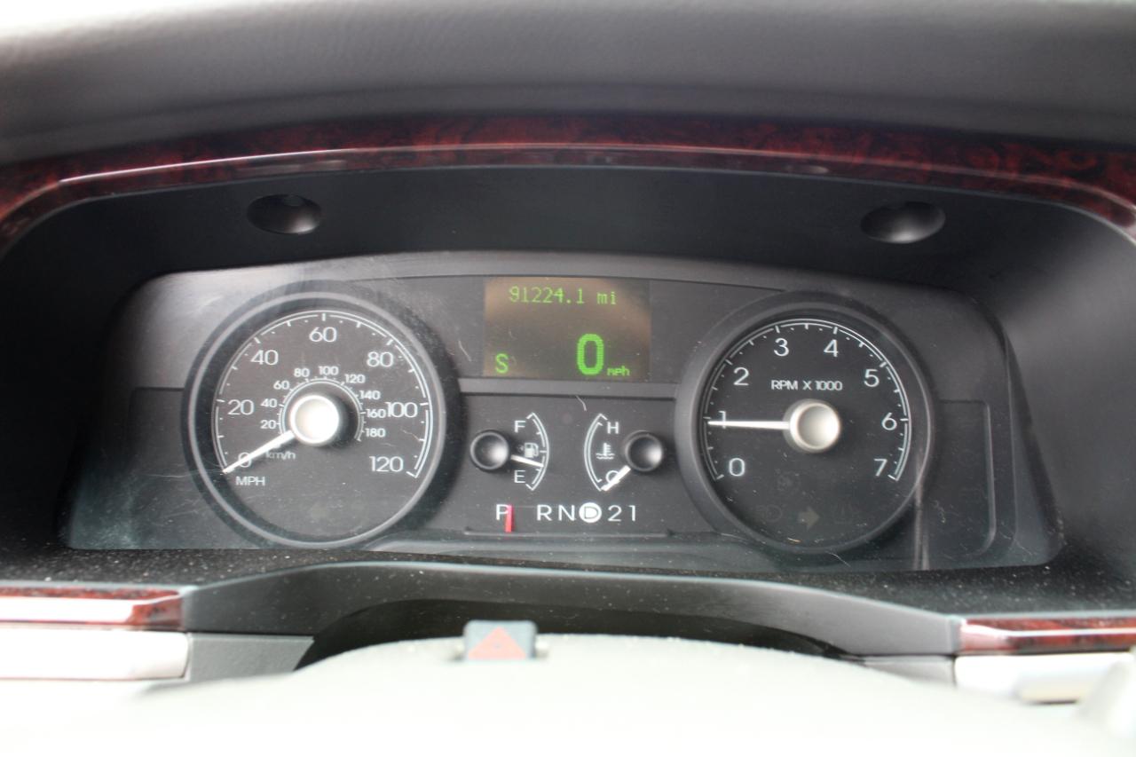 Lincoln Town Car 4dr Sdn Signature Limited 2010