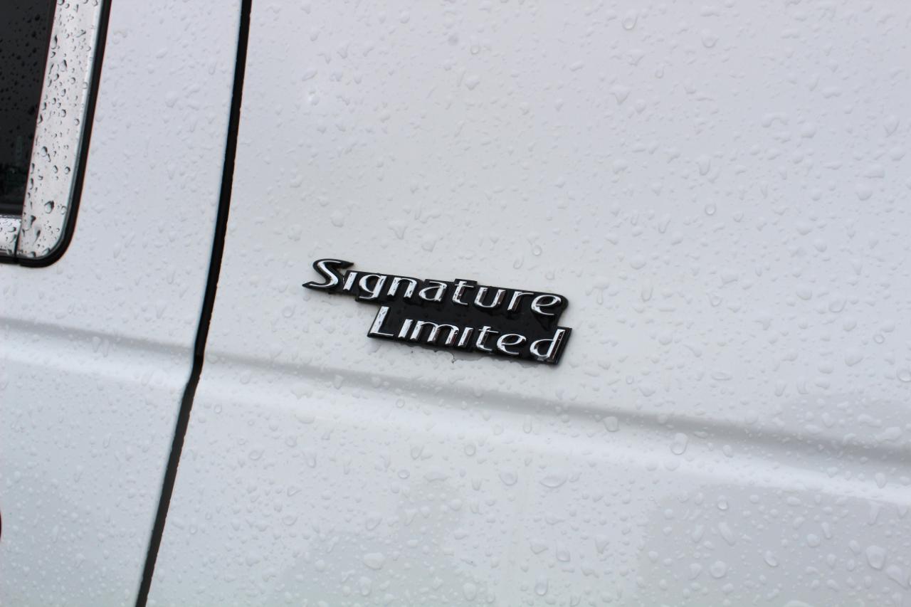 Lincoln Town Car 4dr Sdn Signature Limited 2010