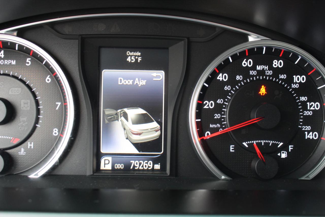 Toyota Camry 4dr Sdn I4 Auto XLE (Natl) 2015