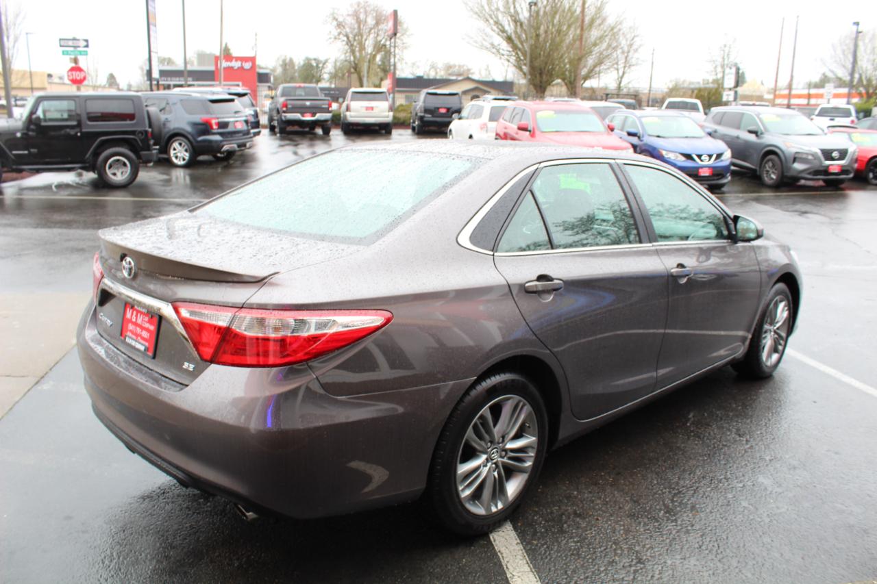 Toyota Camry 4dr Sdn I4 Auto LE (Natl) 2015