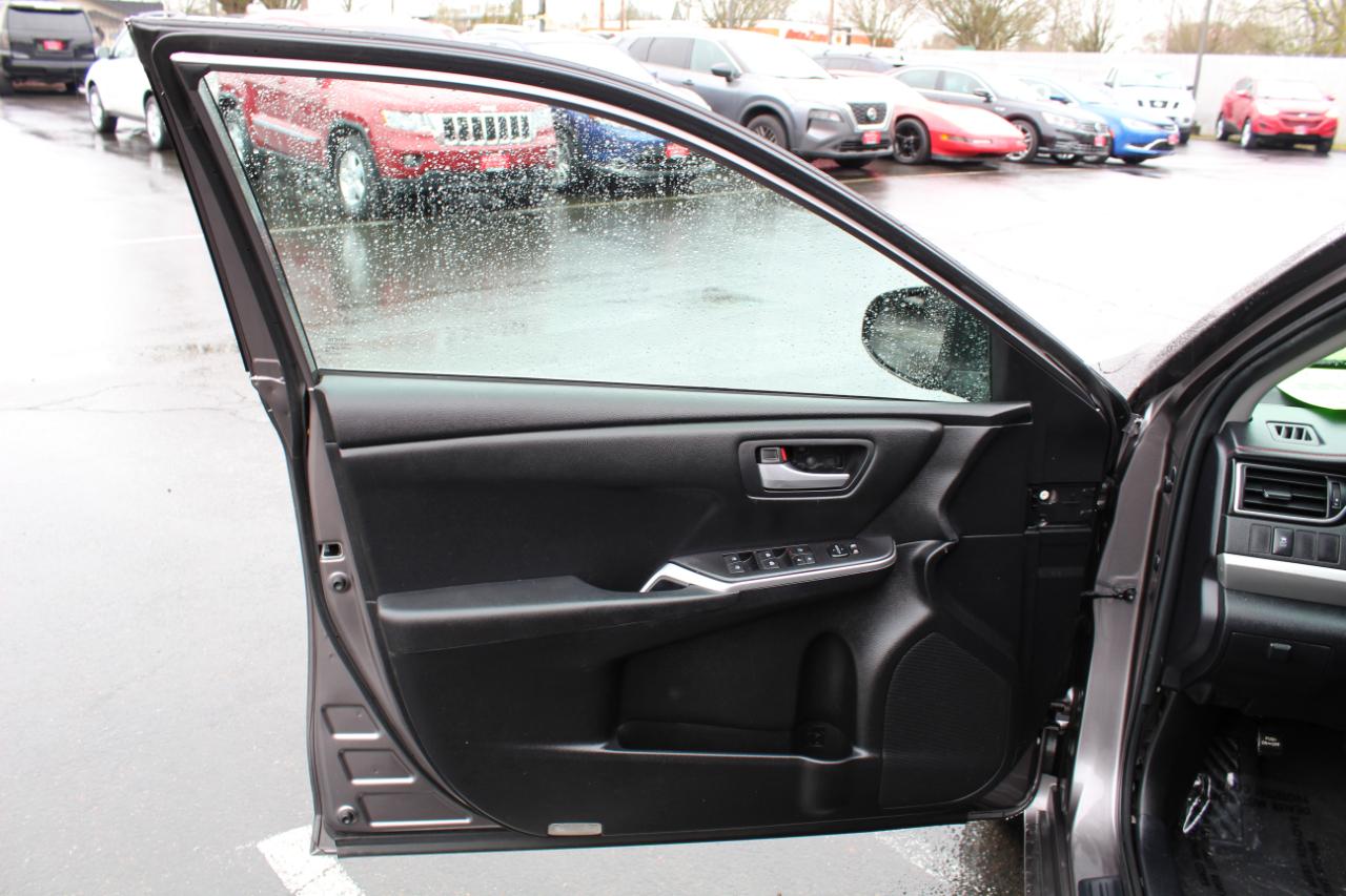 Toyota Camry 4dr Sdn I4 Auto LE (Natl) 2015