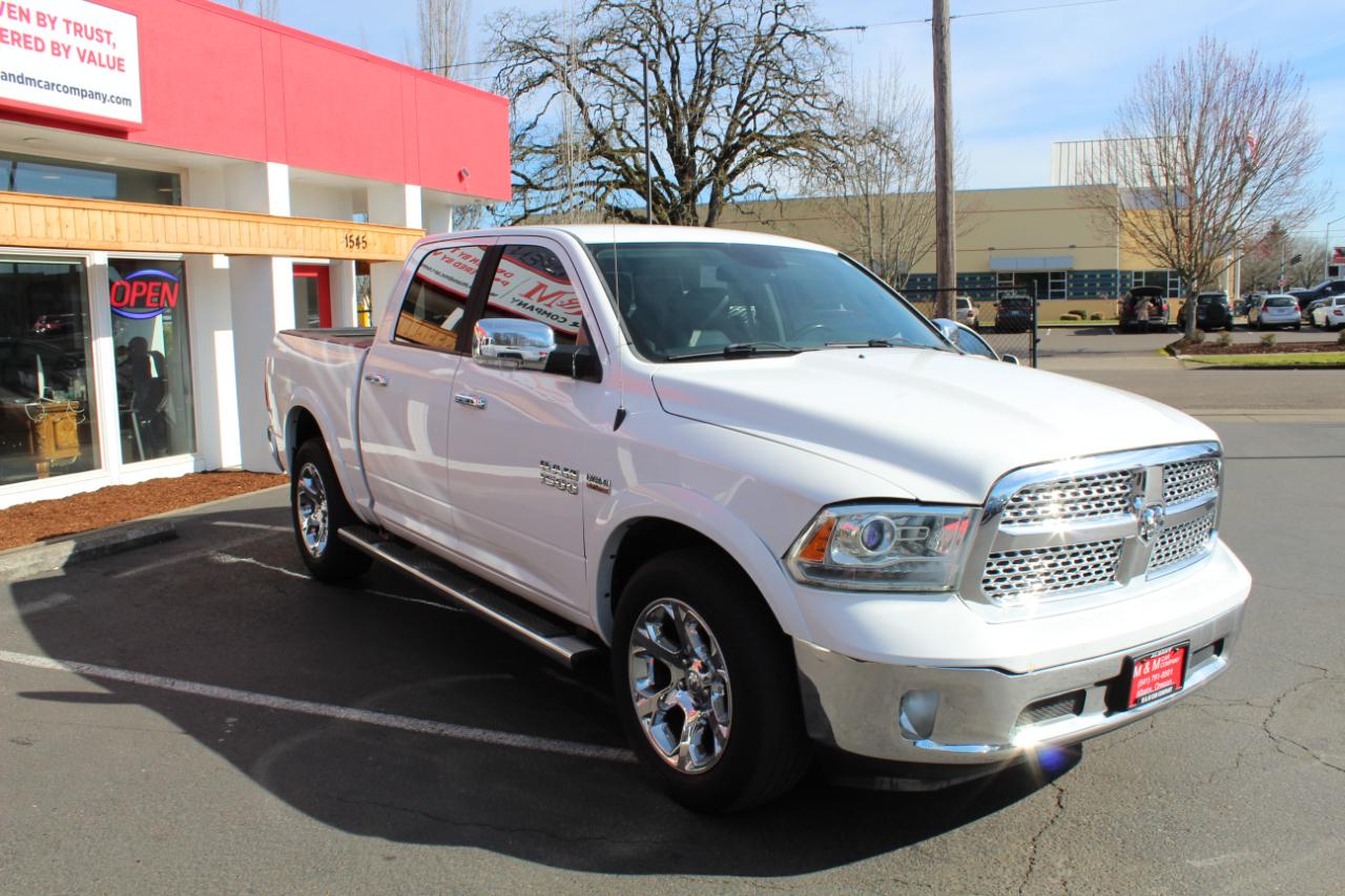 RAM 1500 4WD Crew Cab 140.5" Laramie 2015