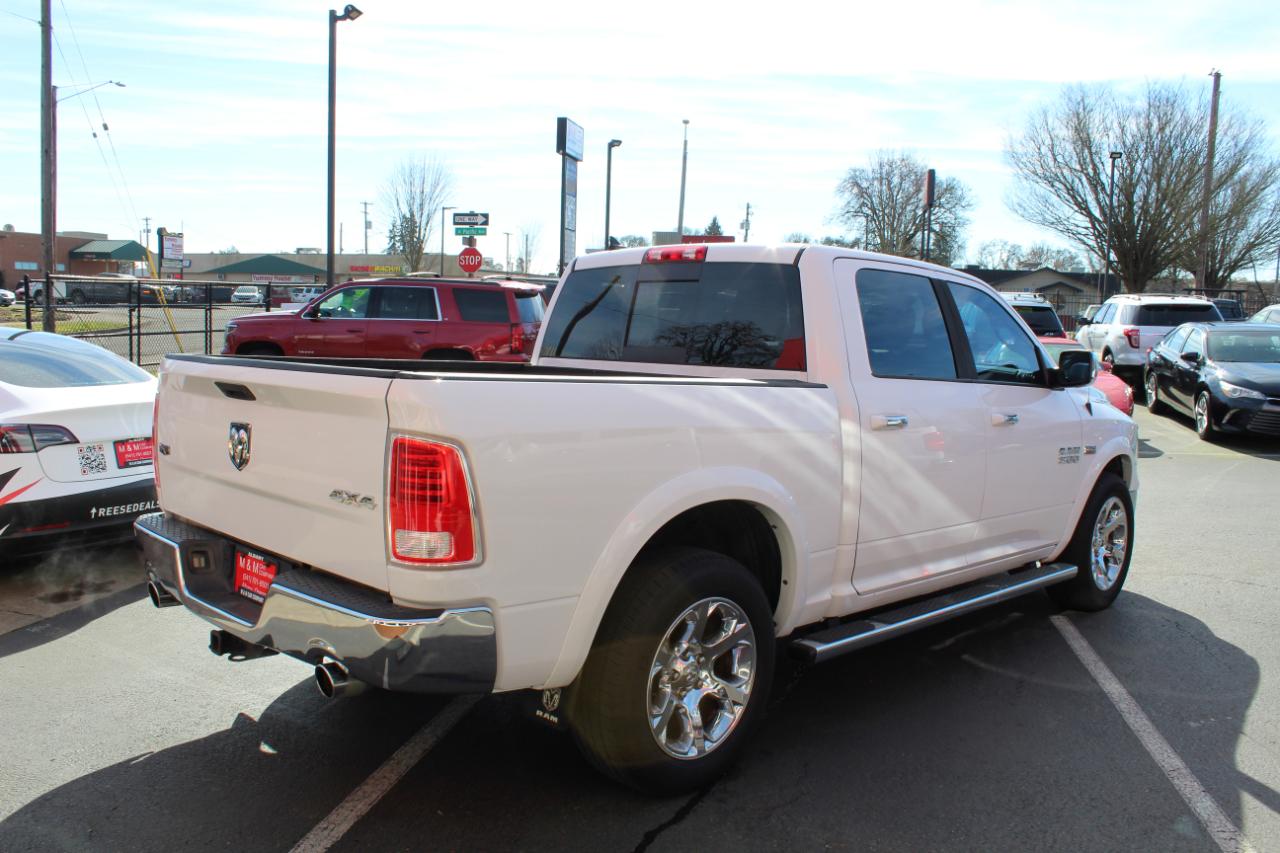 RAM 1500 4WD Crew Cab 140.5" Laramie 2015