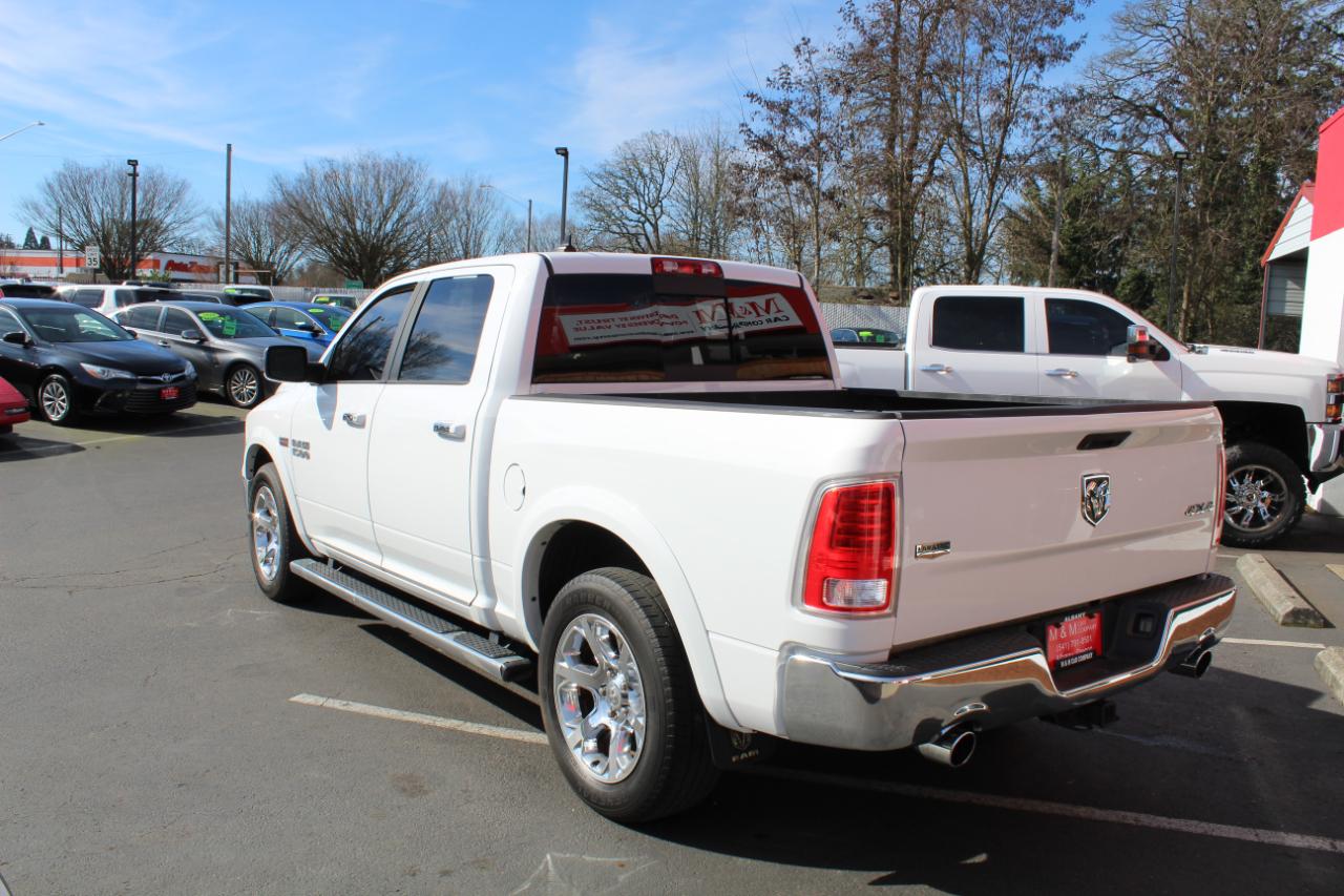 RAM 1500 4WD Crew Cab 140.5" Laramie 2015