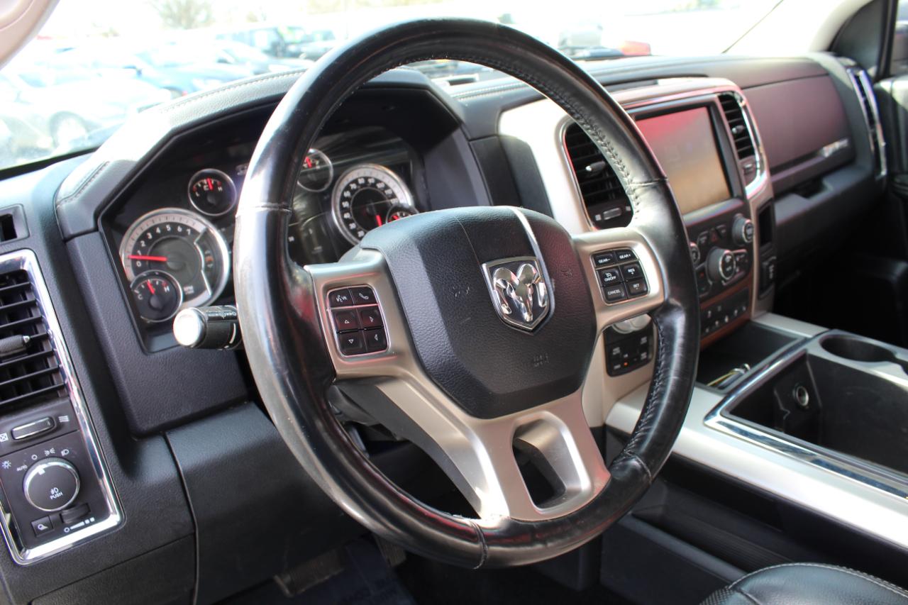 RAM 1500 4WD Crew Cab 140.5" Laramie 2015