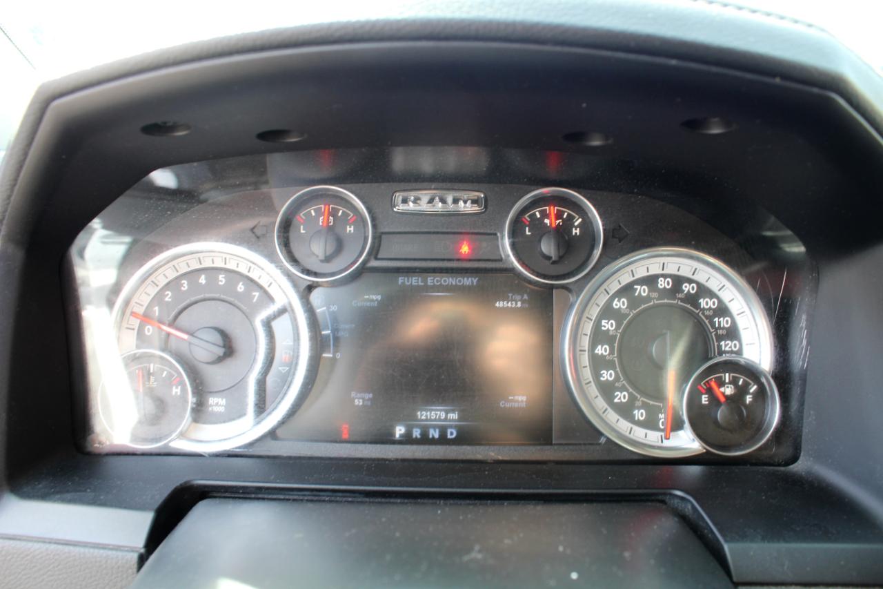 RAM 1500 4WD Crew Cab 140.5" Laramie 2015