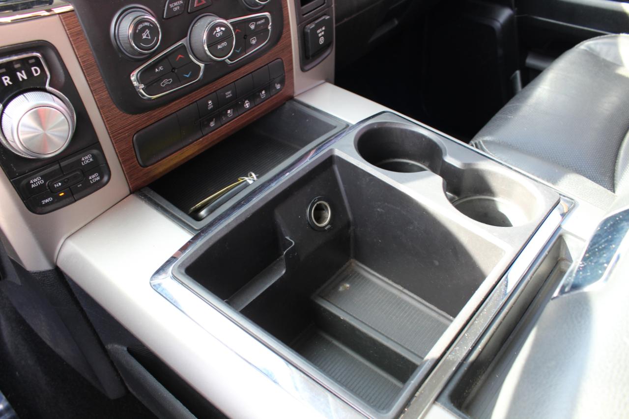RAM 1500 4WD Crew Cab 140.5" Laramie 2015