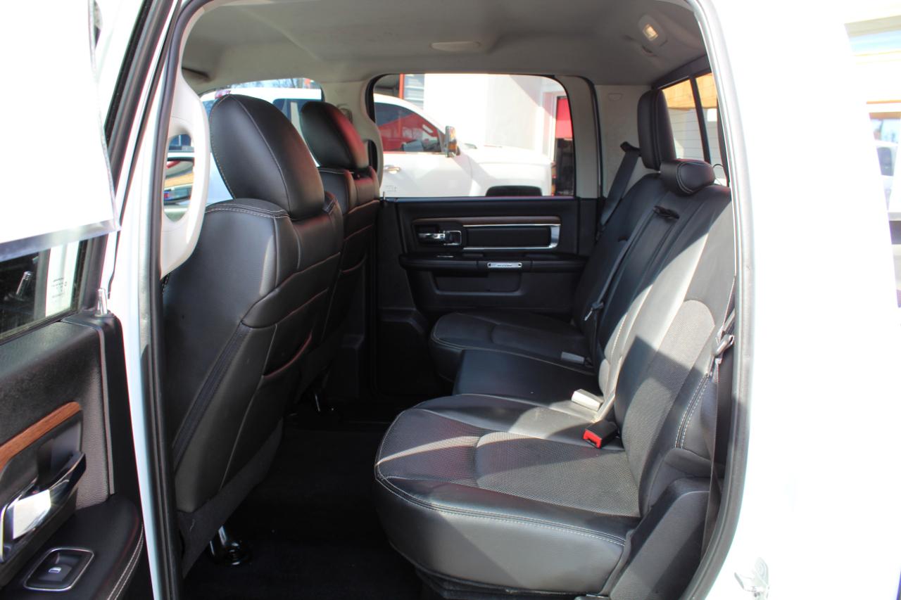 RAM 1500 4WD Crew Cab 140.5" Laramie 2015