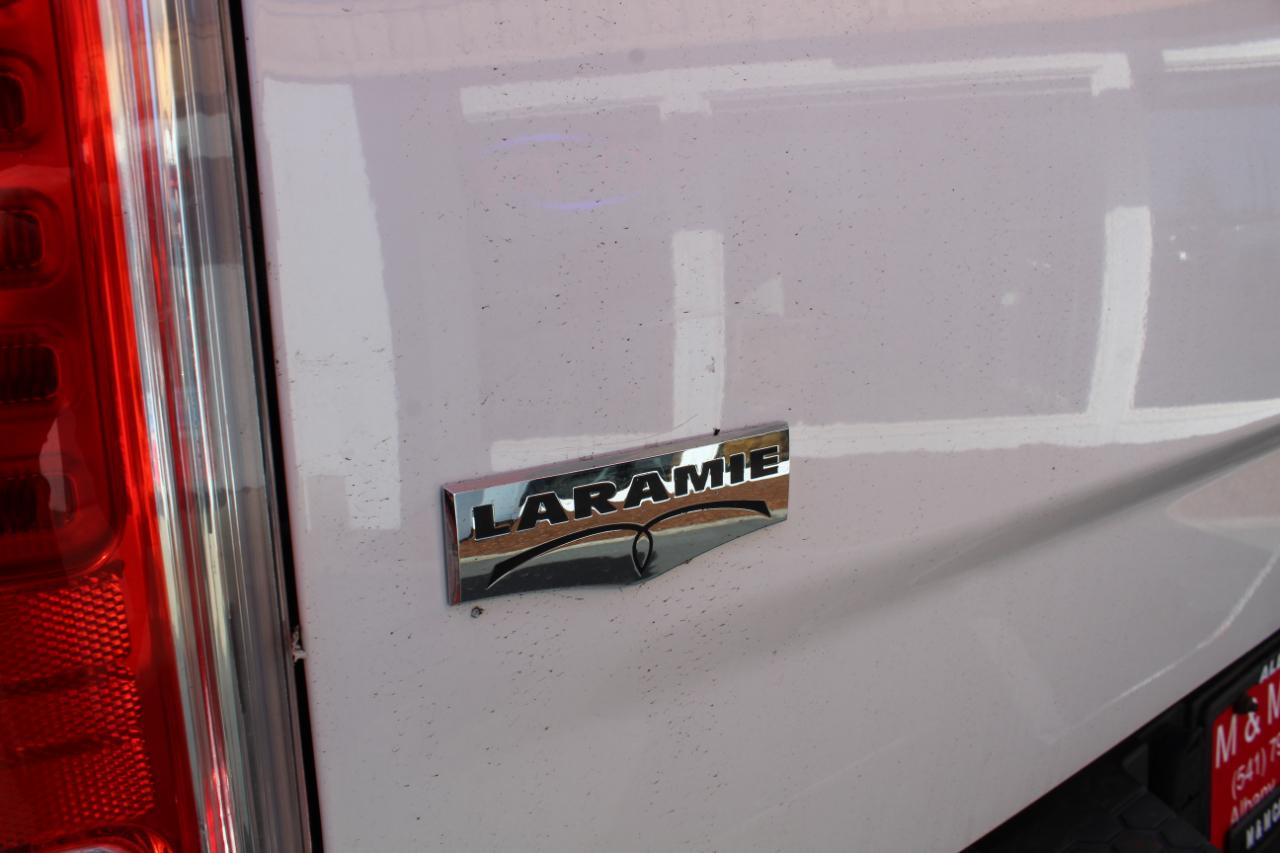 RAM 1500 4WD Crew Cab 140.5" Laramie 2015