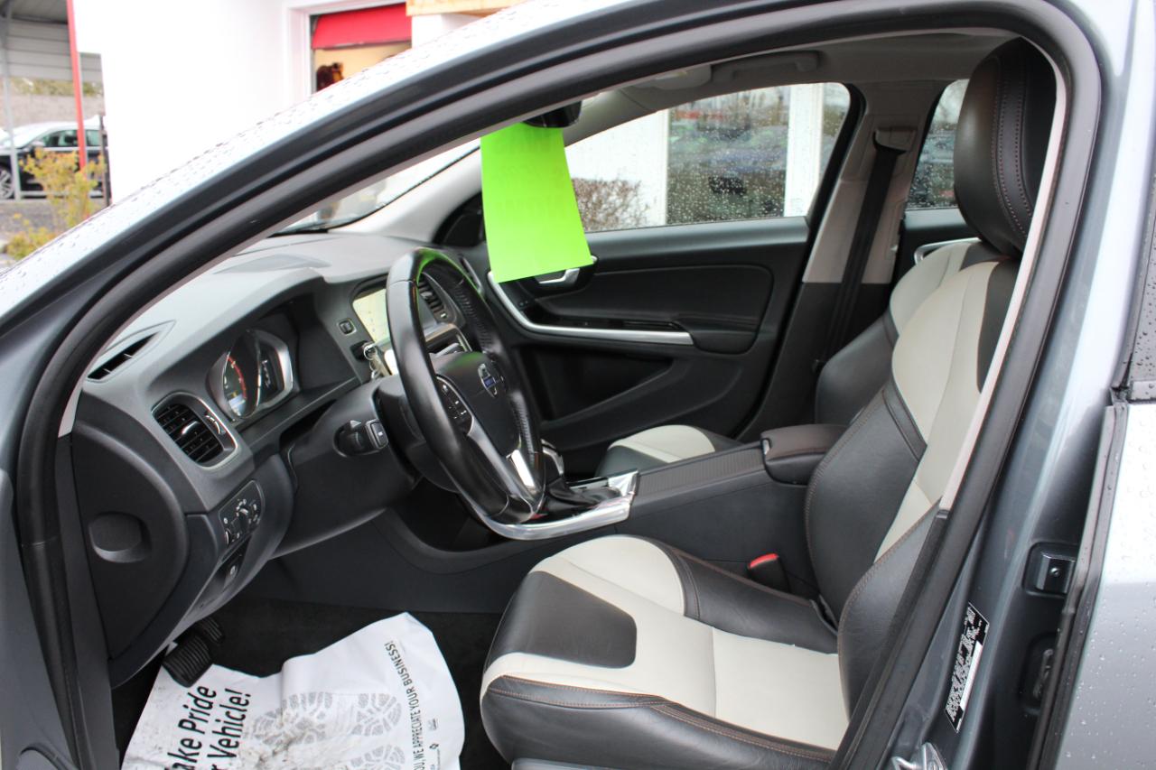 Volvo S60 Cross Country 4dr Sdn T5 Platinum 2016