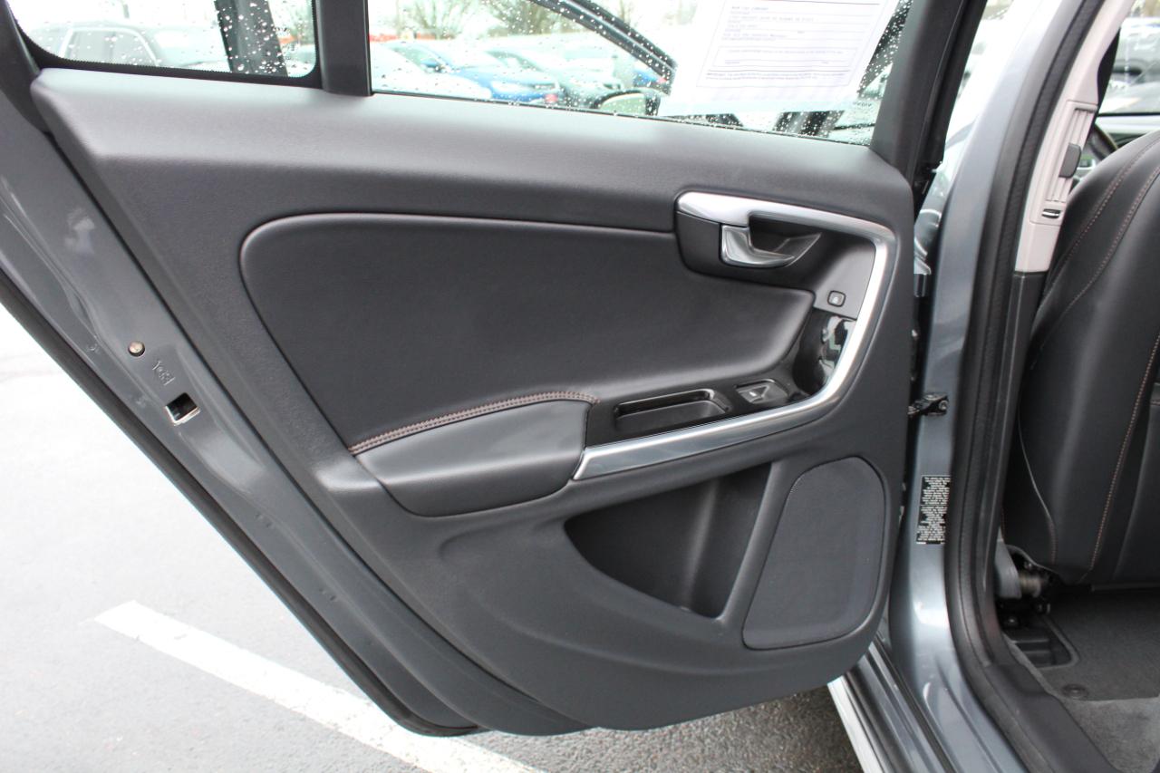 Volvo S60 Cross Country 4dr Sdn T5 Platinum 2016