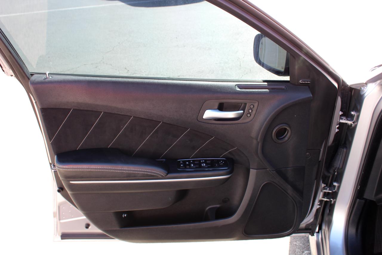 Dodge Charger 4dr Sdn SRT8 RWD 2013