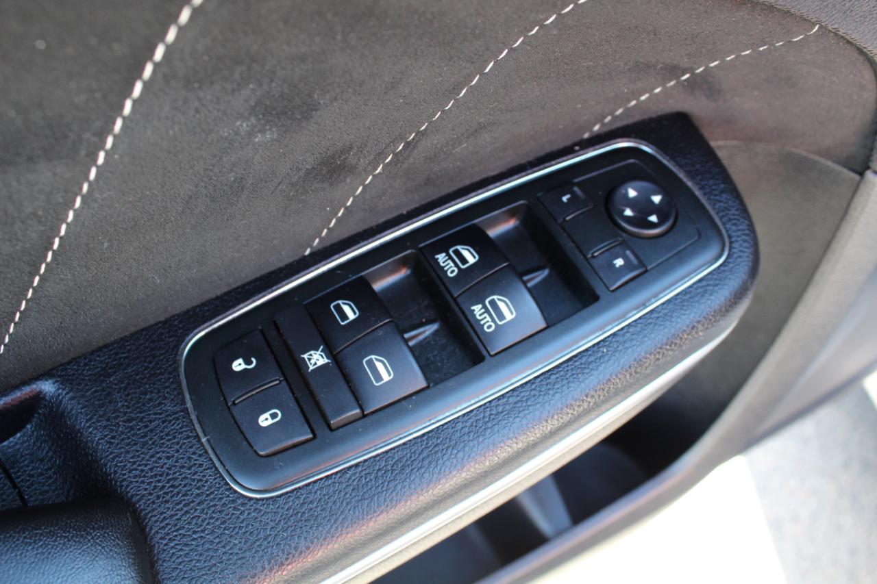 Dodge Charger 4dr Sdn SRT8 RWD 2013