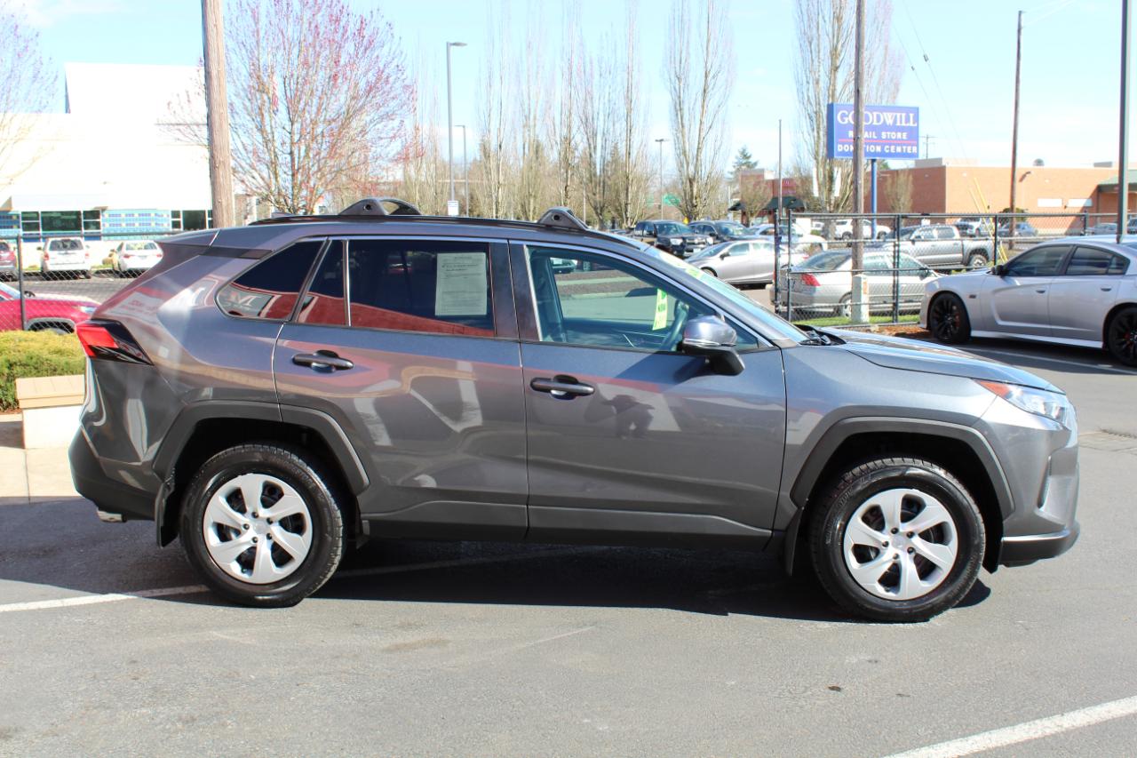 Toyota RAV4 LE AWD (Natl) 2021