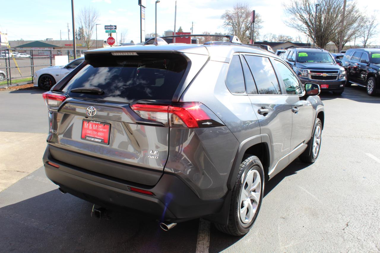 Toyota RAV4 LE AWD (Natl) 2021