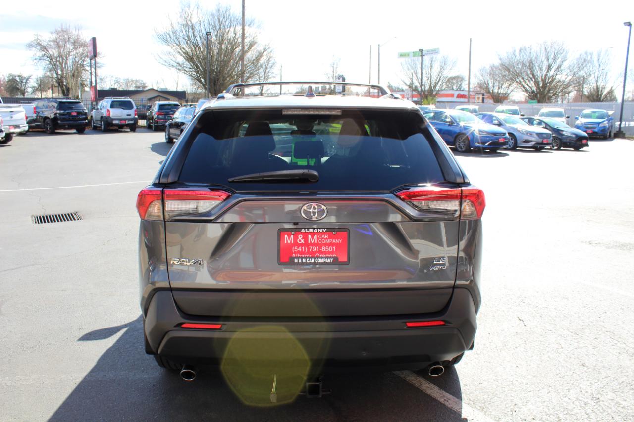 Toyota RAV4 LE AWD (Natl) 2021