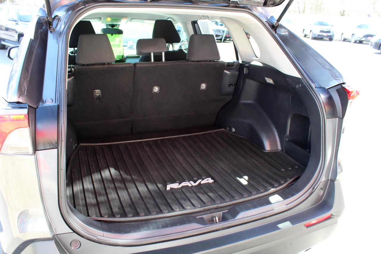 Toyota RAV4 LE AWD (Natl) 2021