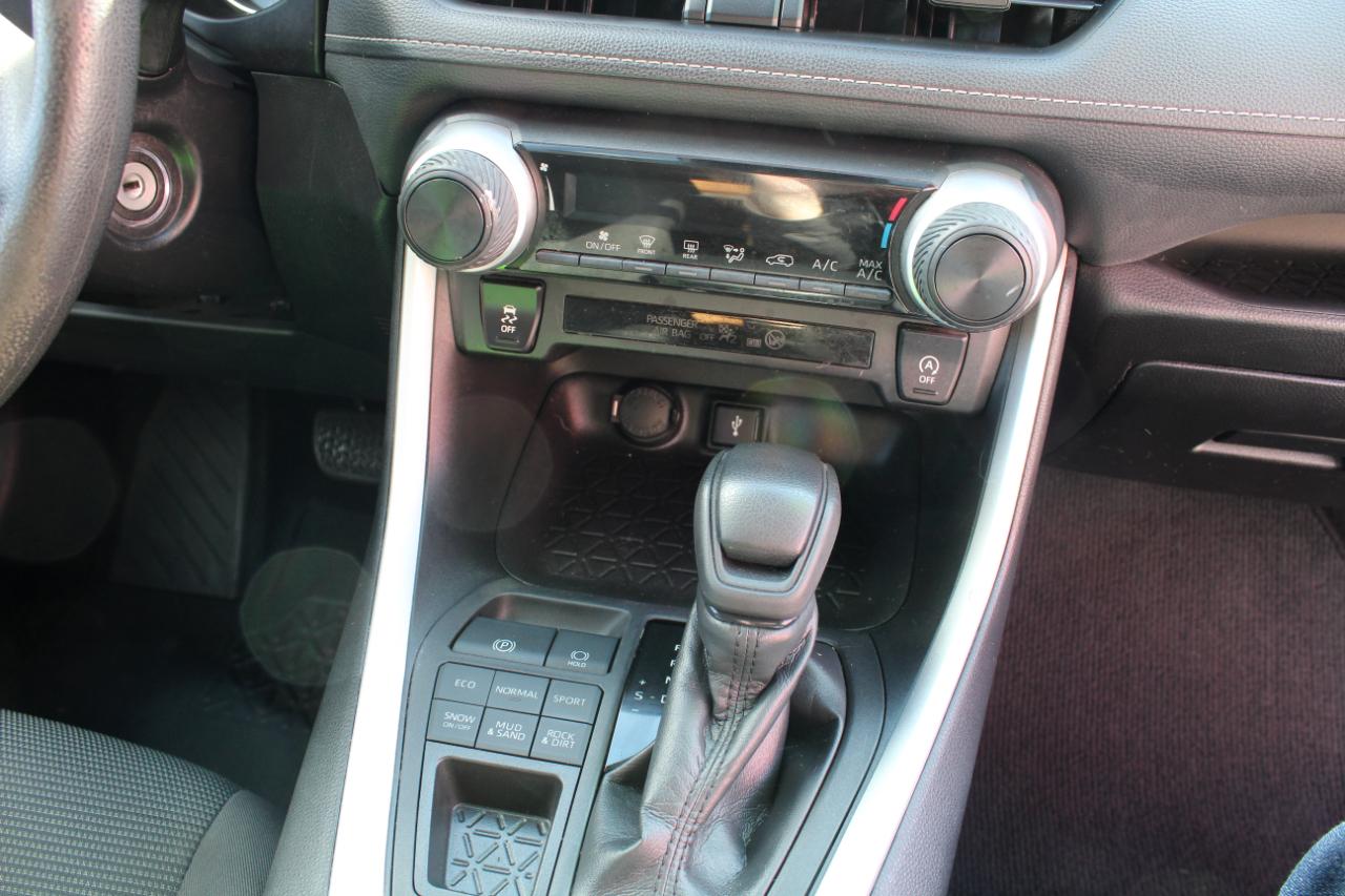 Toyota RAV4 LE AWD (Natl) 2021