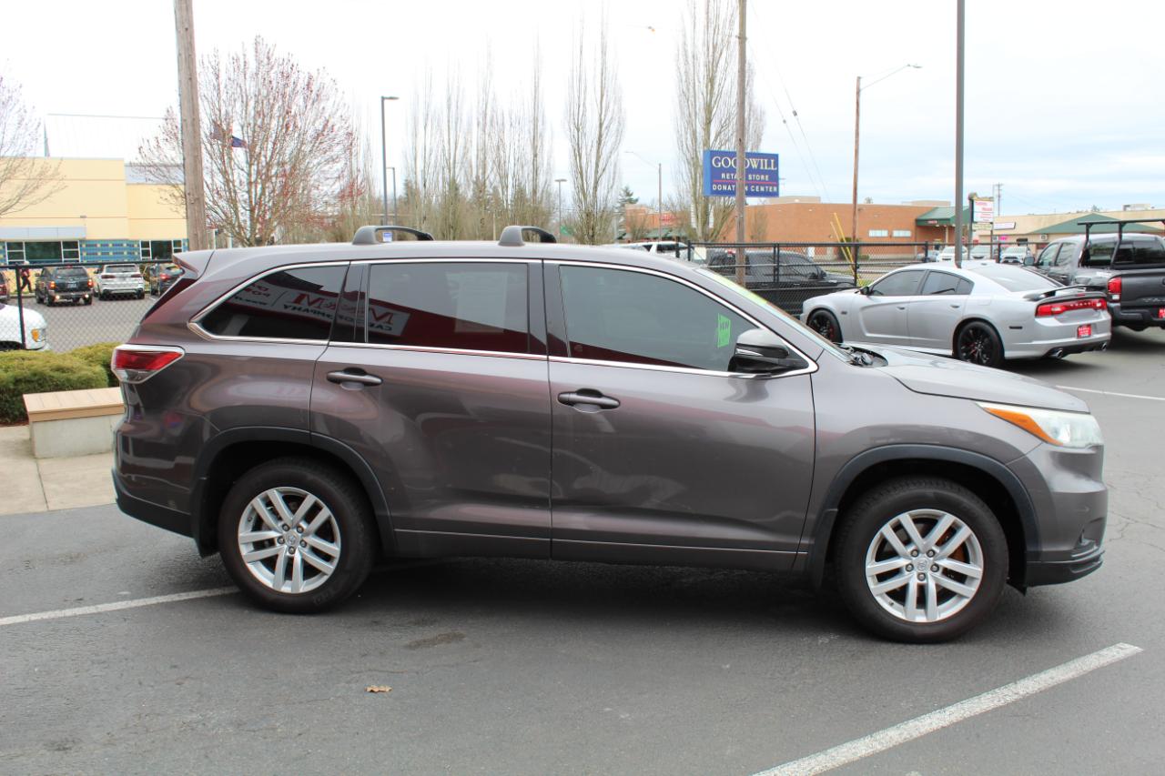Toyota Highlander AWD 4dr V6 LE (Natl) 2015