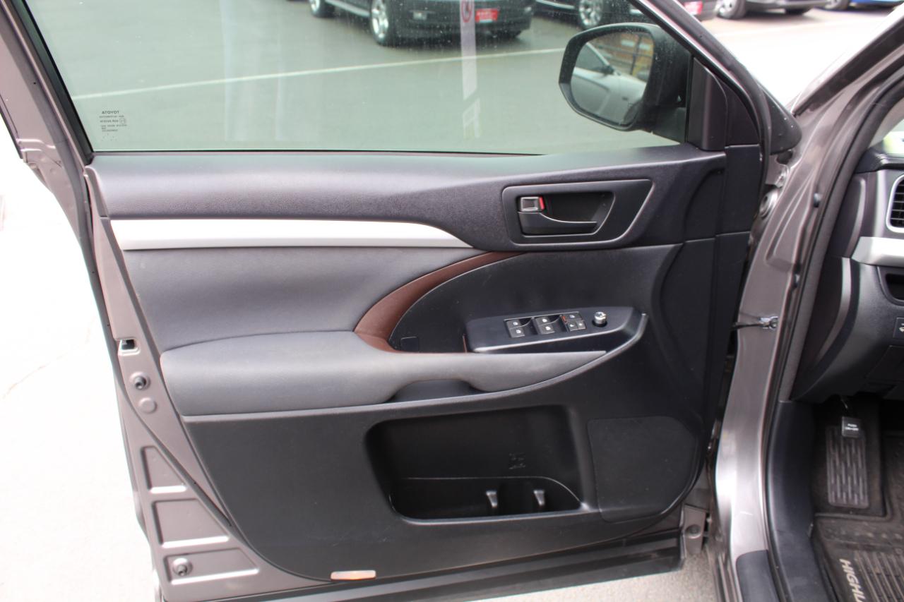 Toyota Highlander AWD 4dr V6 LE (Natl) 2015