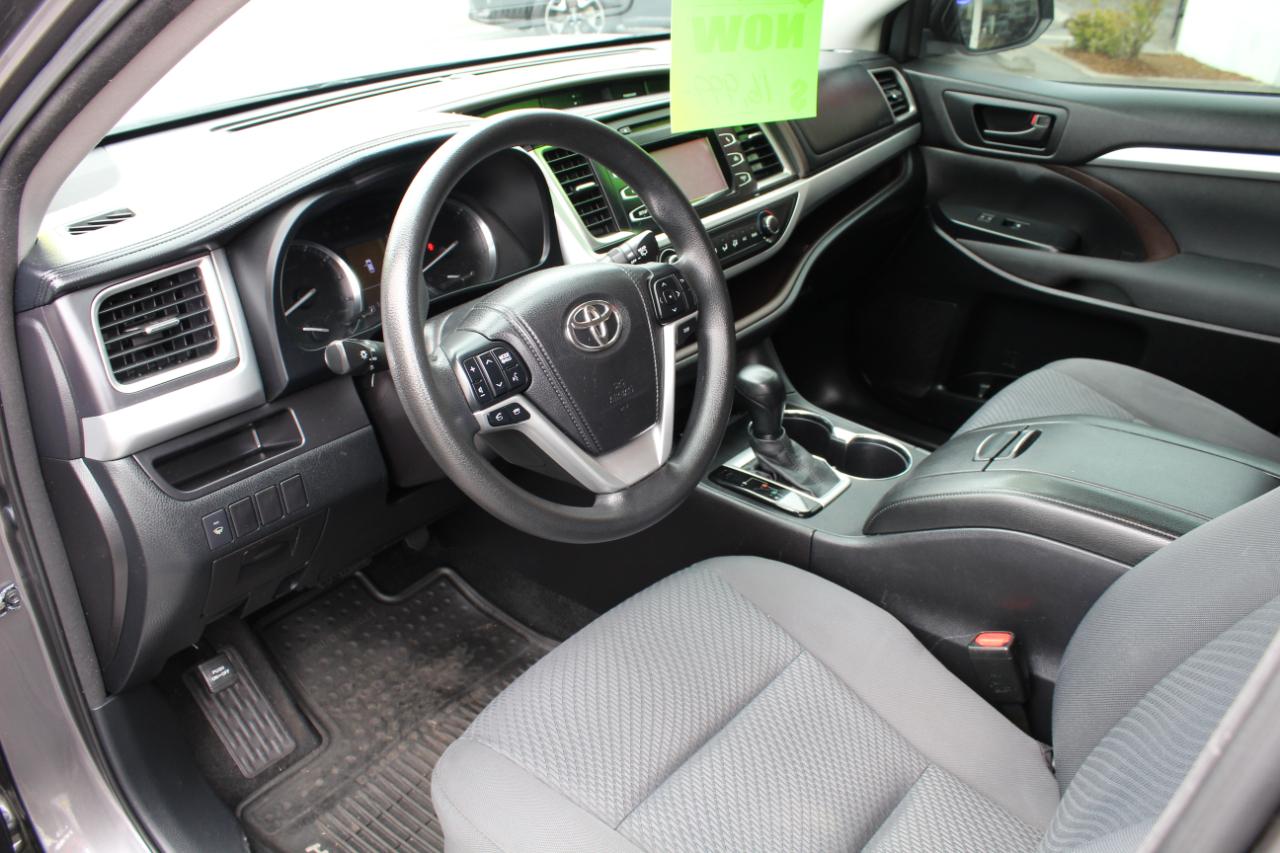 Toyota Highlander AWD 4dr V6 LE (Natl) 2015