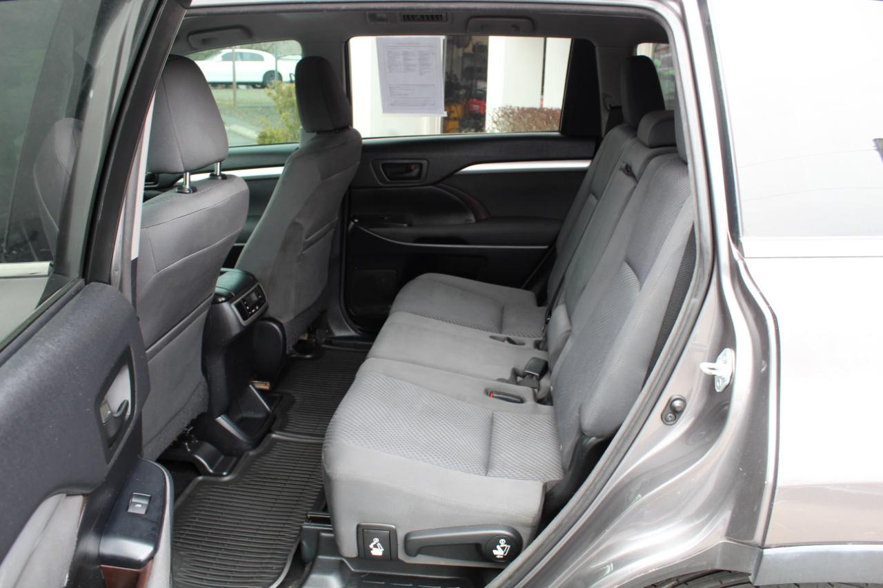 Toyota Highlander AWD 4dr V6 LE (Natl) 2015