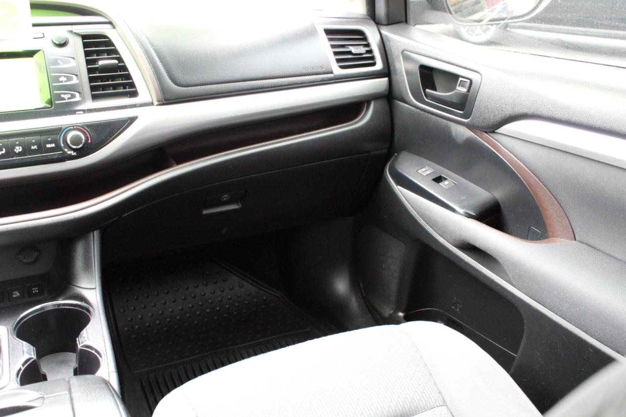 Toyota Highlander AWD 4dr V6 LE (Natl) 2015