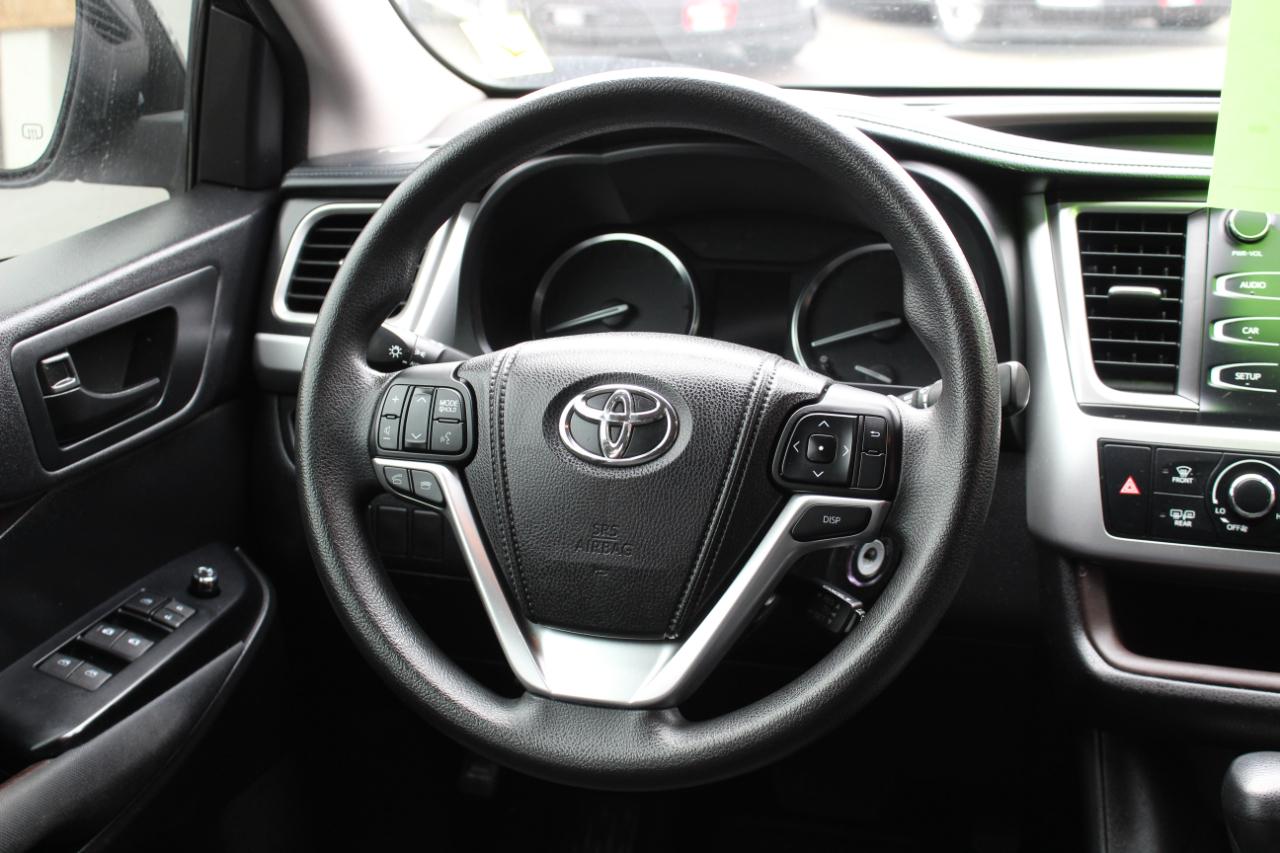 Toyota Highlander AWD 4dr V6 LE (Natl) 2015