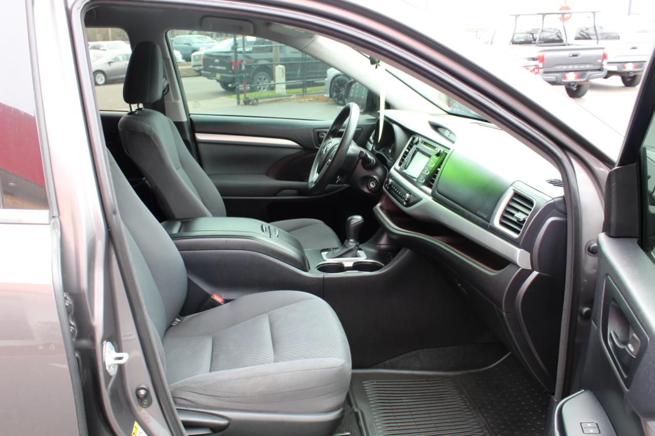 Toyota Highlander AWD 4dr V6 LE (Natl) 2015