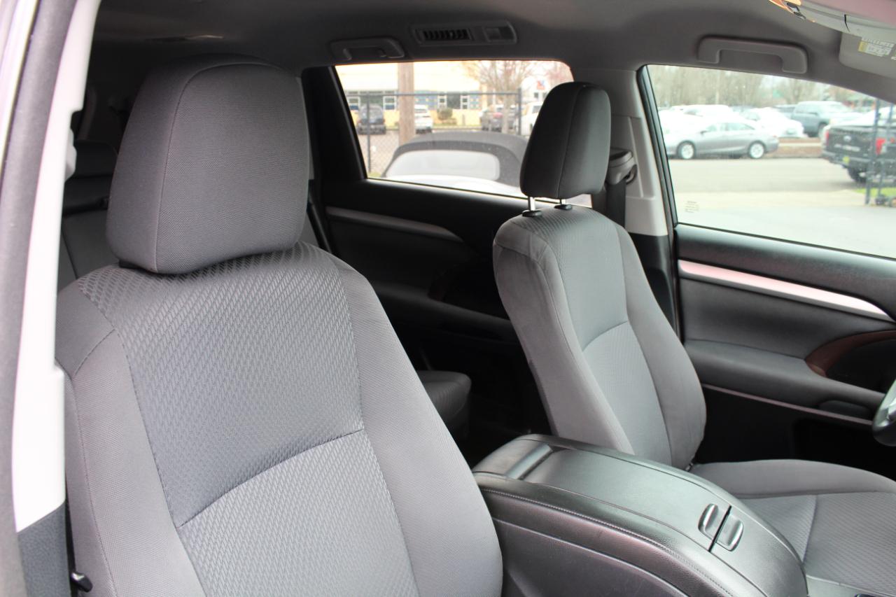 Toyota Highlander AWD 4dr V6 LE (Natl) 2015