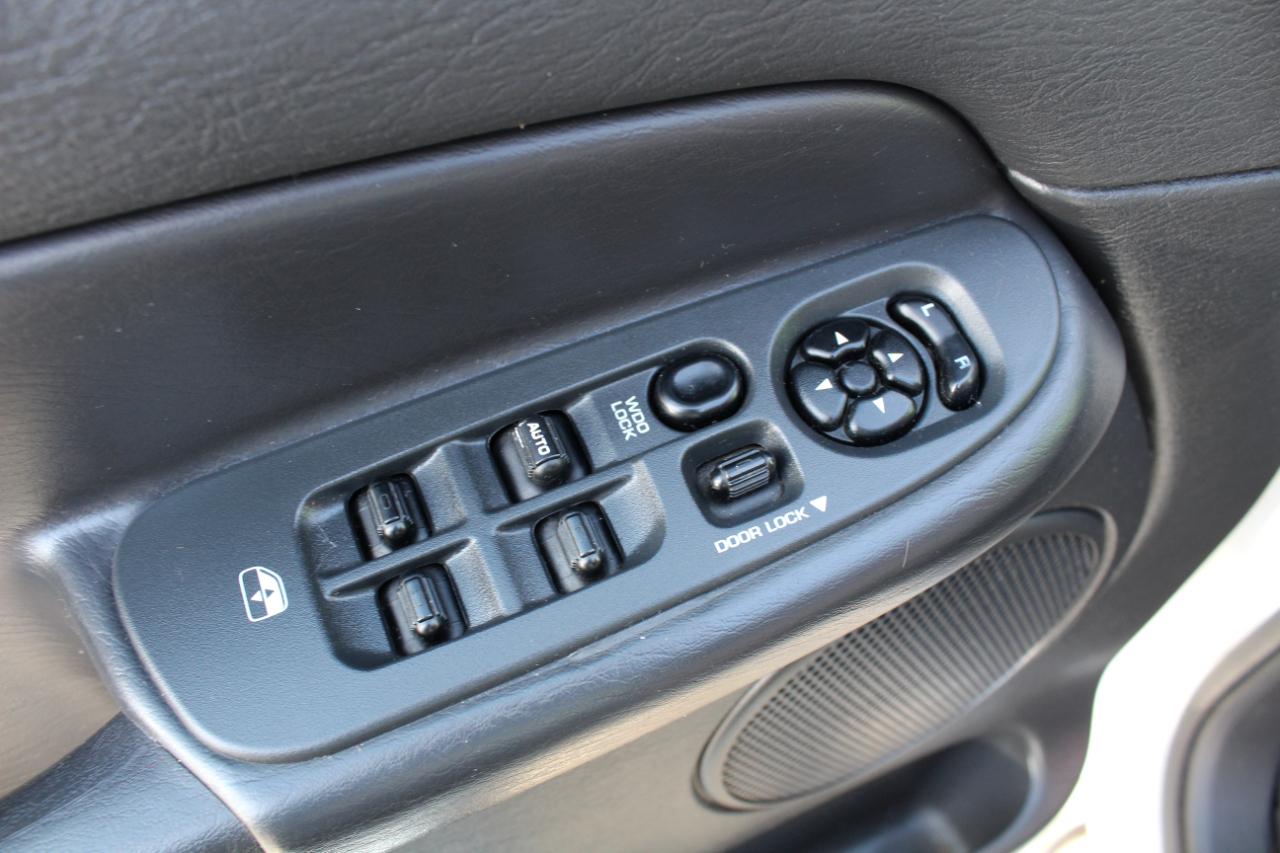 Dodge Ram 1500 4dr Quad Cab 140.5" WB 4WD SLT 2004