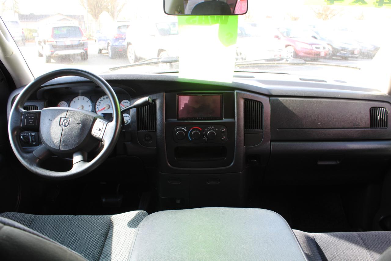 Dodge Ram 1500 4dr Quad Cab 140.5" WB 4WD SLT 2004