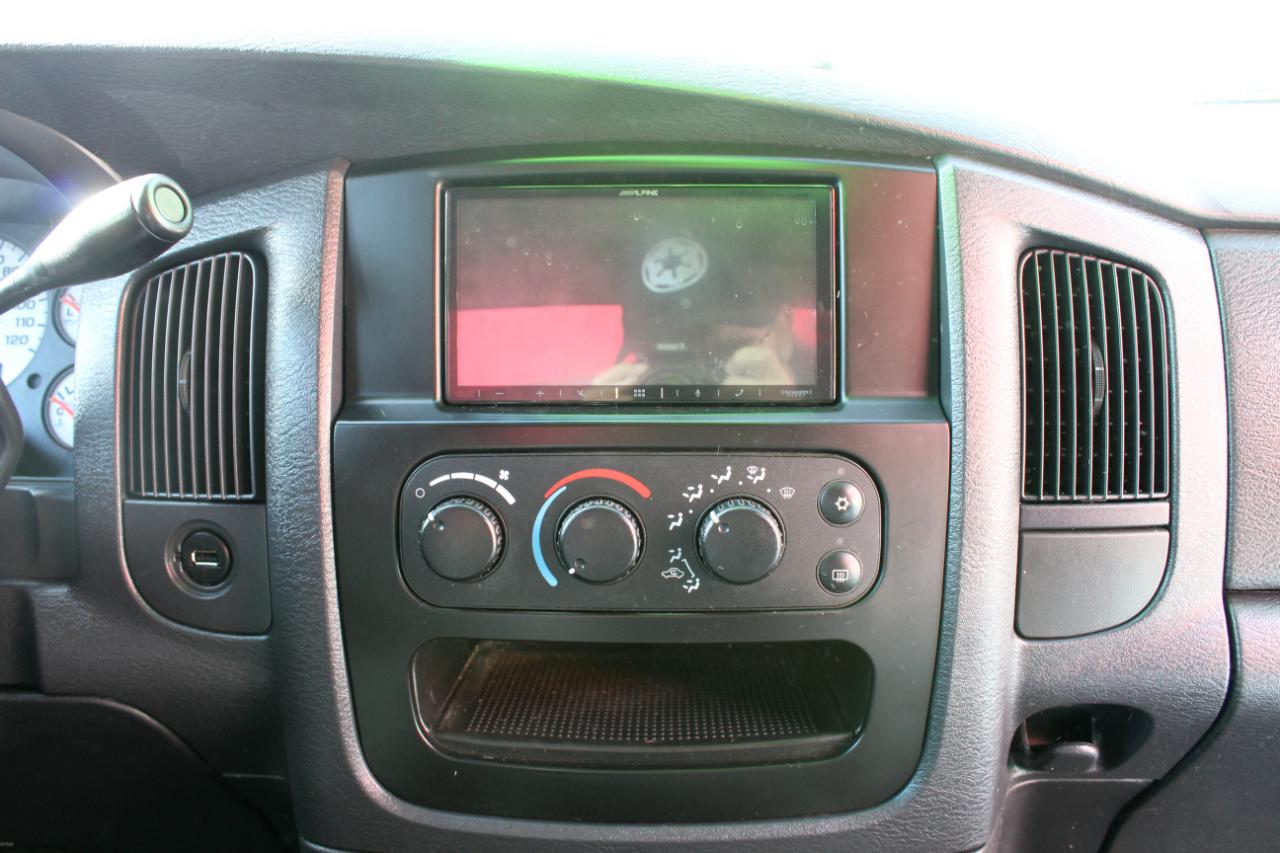 Dodge Ram 1500 4dr Quad Cab 140.5" WB 4WD SLT 2004