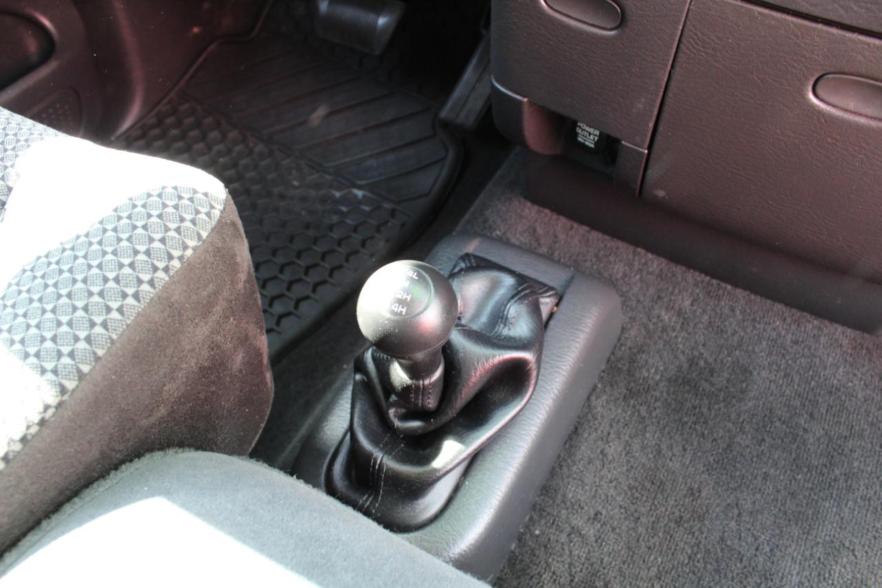 Dodge Ram 1500 4dr Quad Cab 140.5" WB 4WD SLT 2004