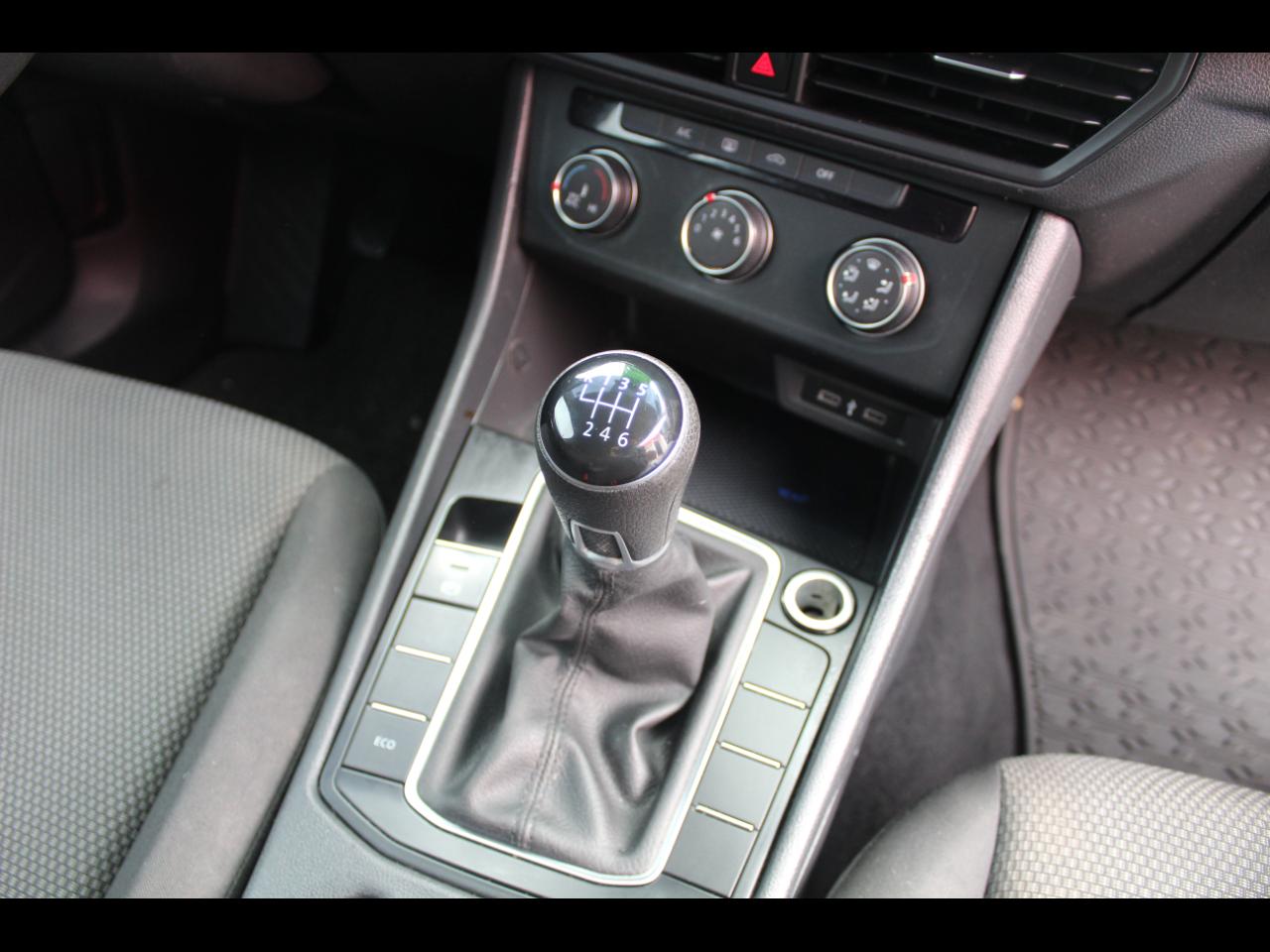 Volkswagen Jetta R-Line Manual w/SULEV 2020
