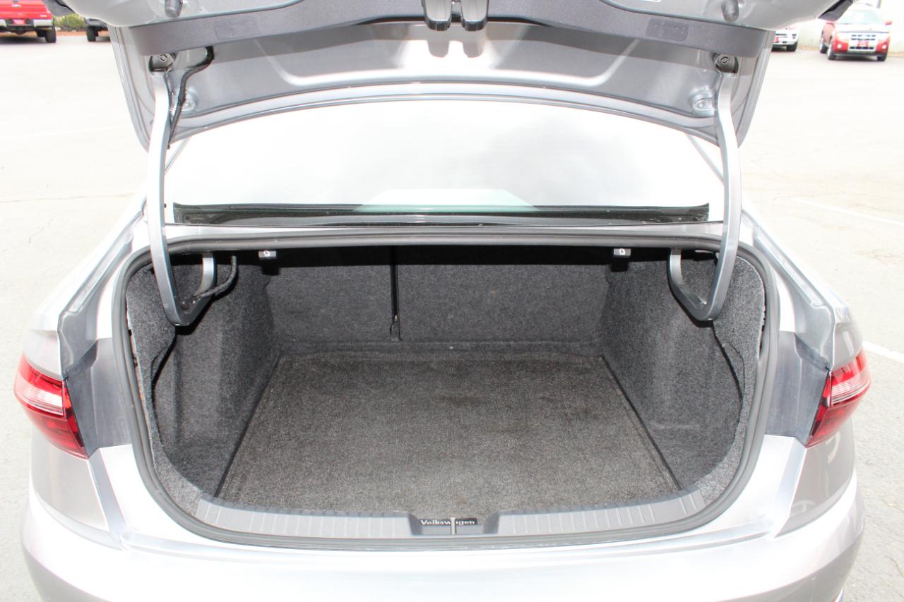 Volkswagen Jetta R-Line Manual w/SULEV 2020