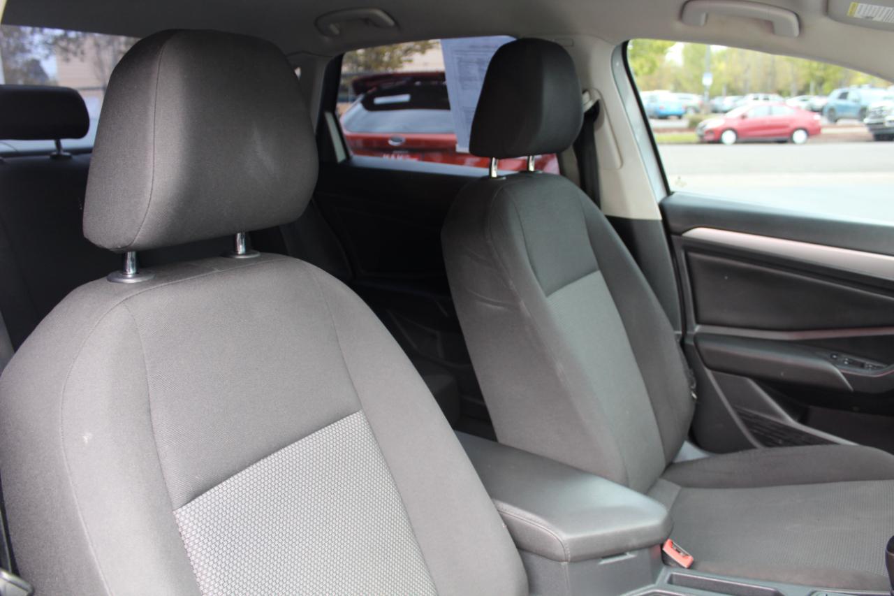 Volkswagen Jetta R-Line Manual w/SULEV 2020