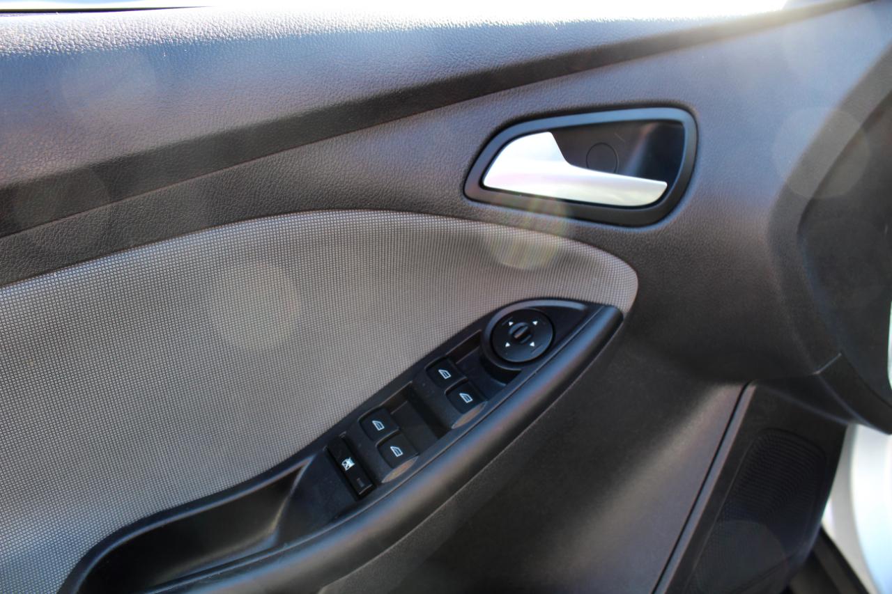 Ford Focus 5dr HB SE 2014