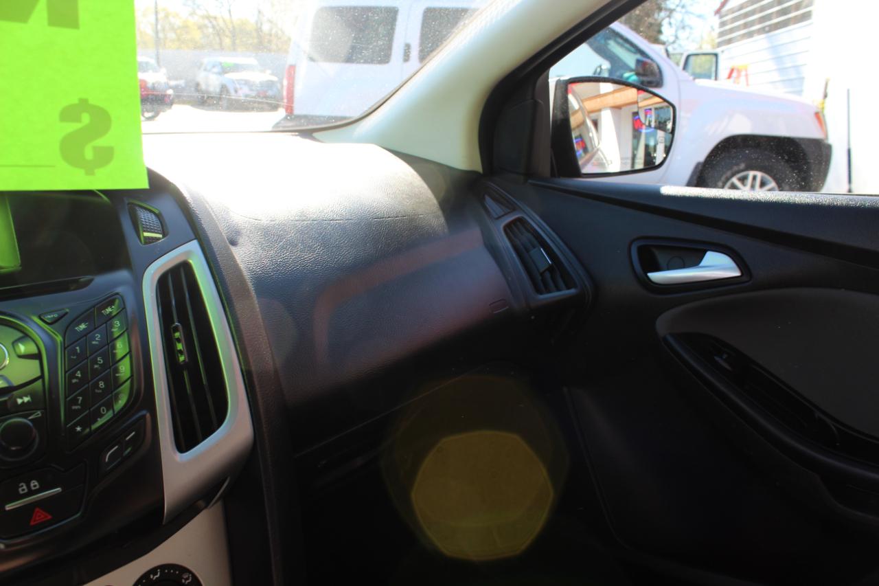 Ford Focus 5dr HB SE 2014