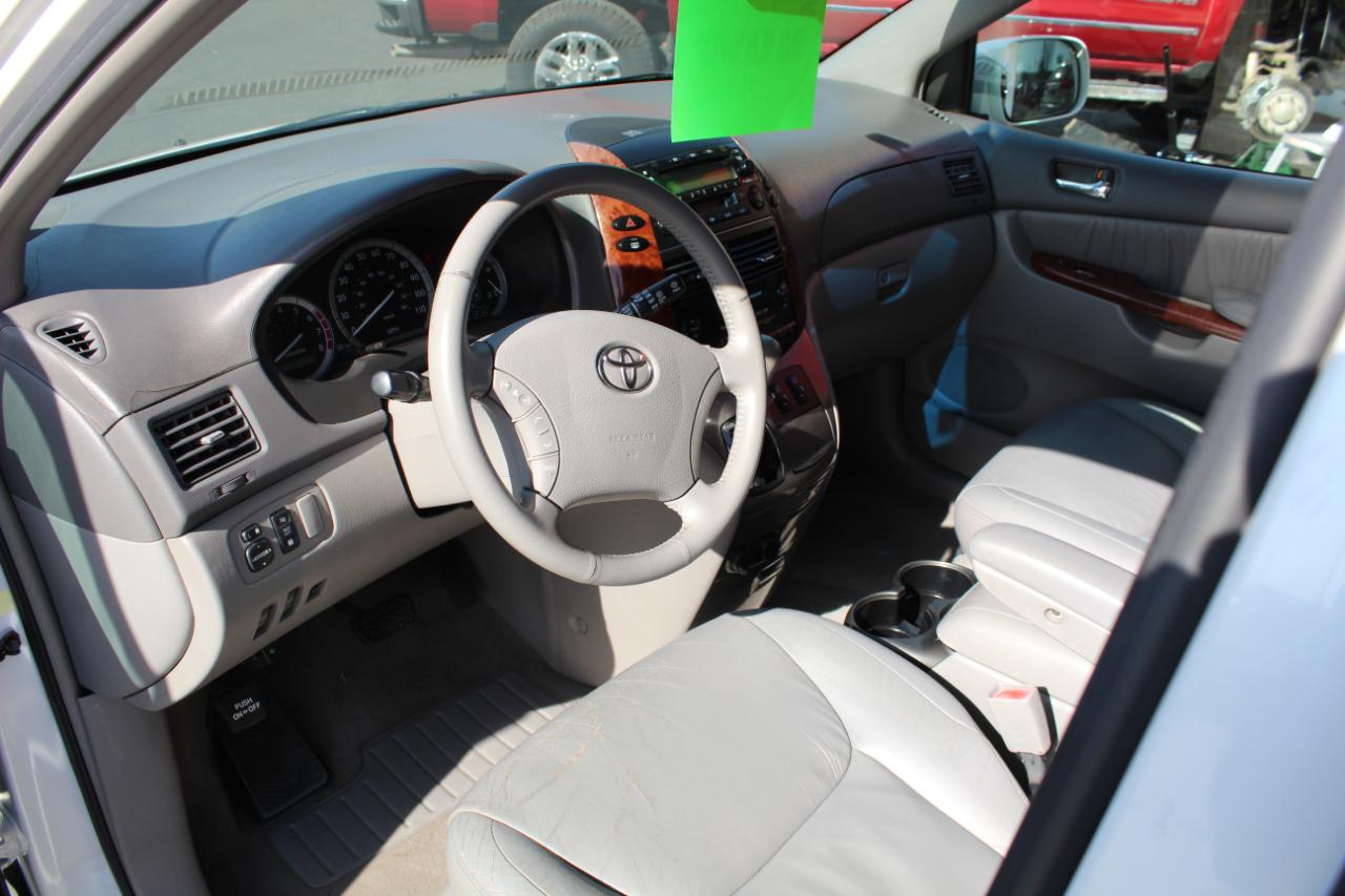 Toyota Sienna 5dr XLE FWD (Natl) 2004