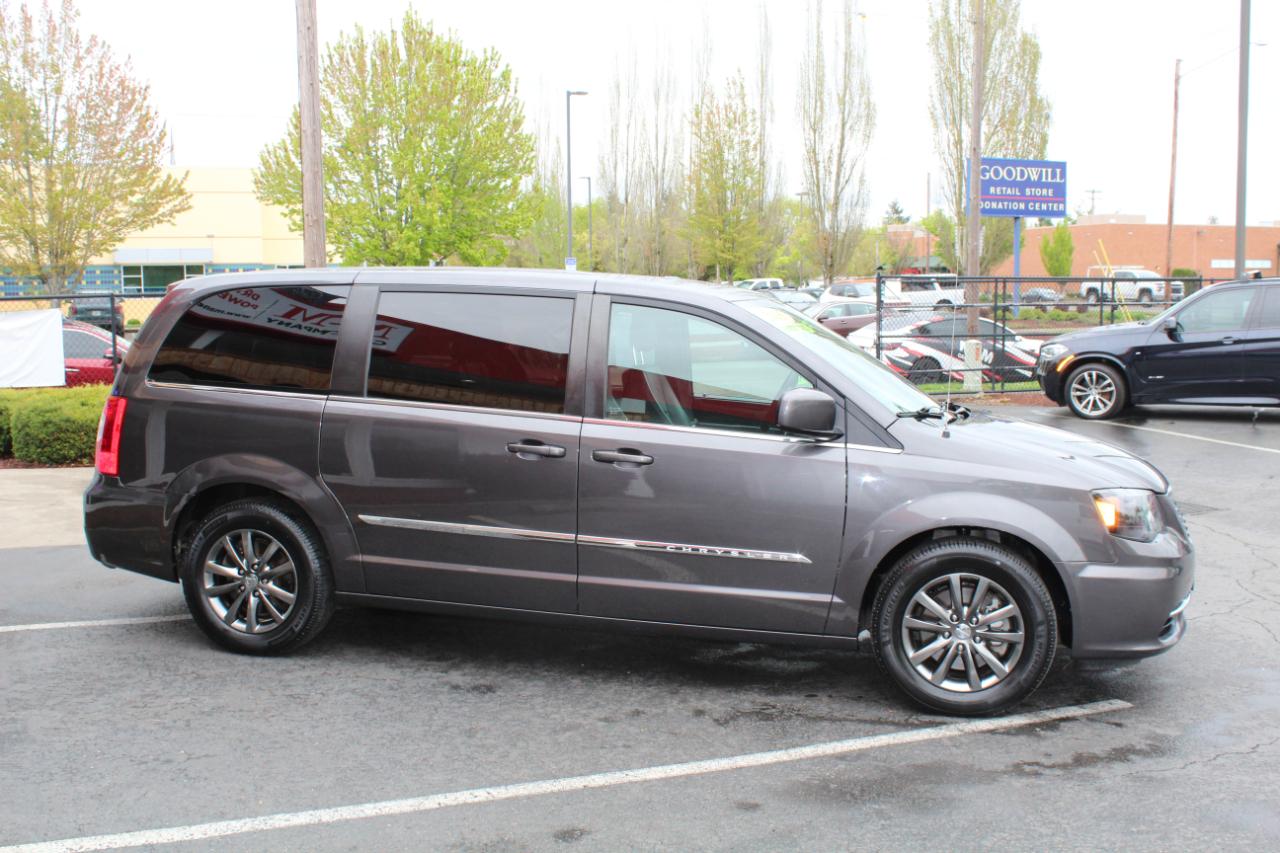 Chrysler Town & Country 4dr Wgn S 2015