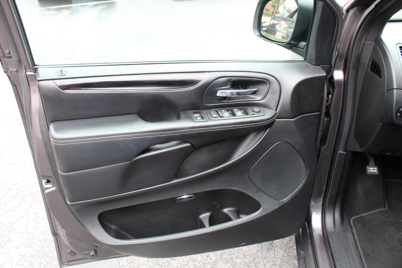 Chrysler Town & Country 4dr Wgn S 2015