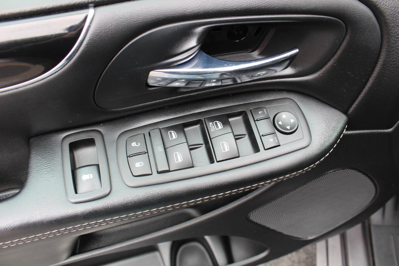 Chrysler Town & Country 4dr Wgn S 2015