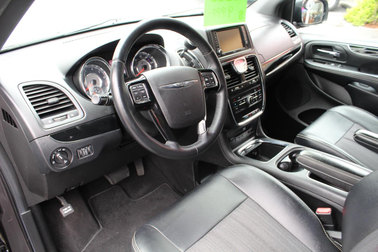 Chrysler Town & Country 4dr Wgn S 2015