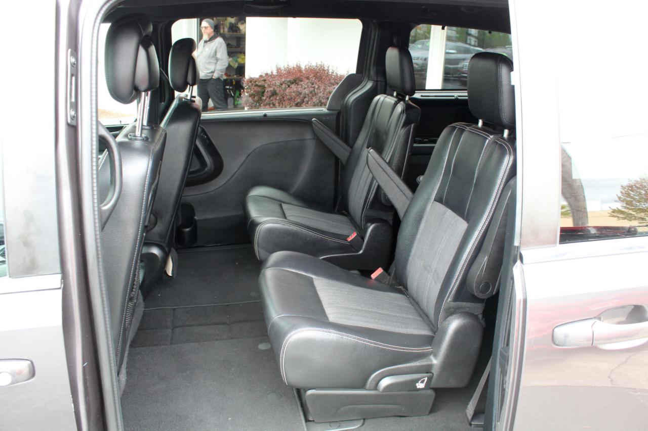 Chrysler Town & Country 4dr Wgn S 2015