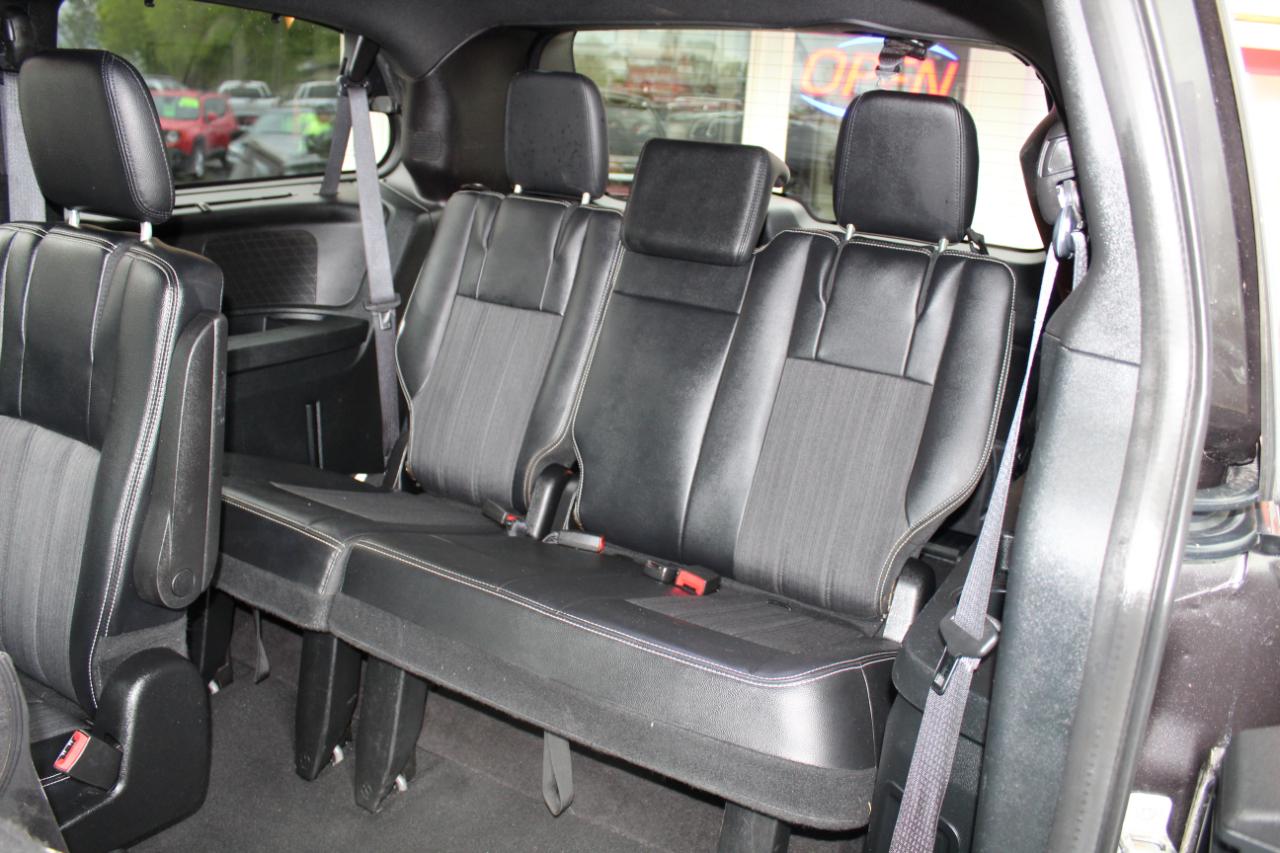 Chrysler Town & Country 4dr Wgn S 2015