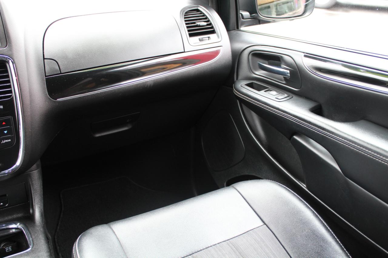 Chrysler Town & Country 4dr Wgn S 2015