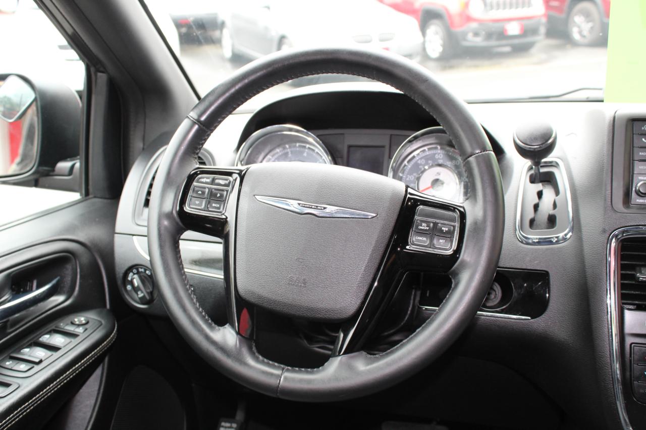 Chrysler Town & Country 4dr Wgn S 2015