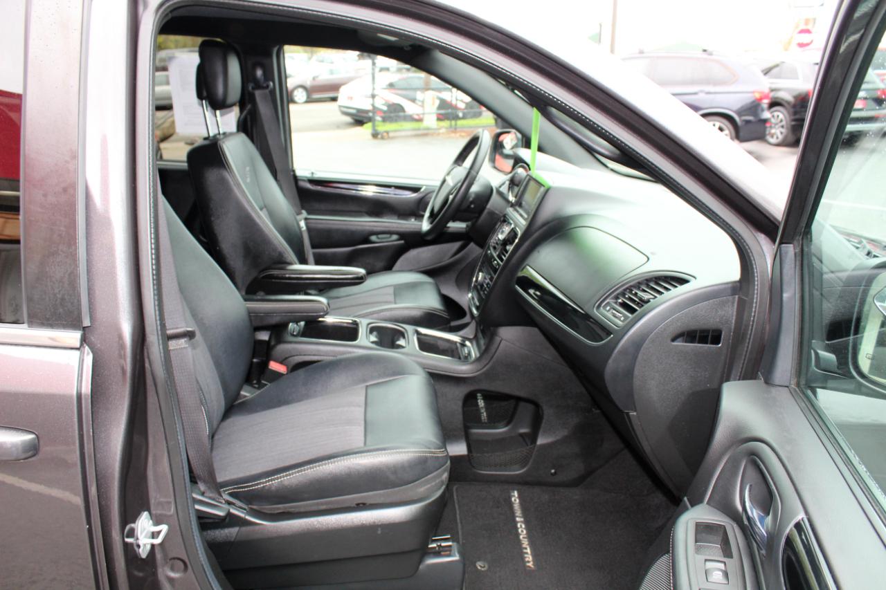 Chrysler Town & Country 4dr Wgn S 2015